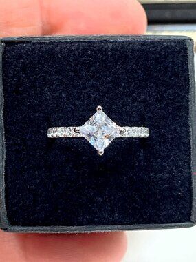 925 Silver Genuine Genuine CZ Estate Ring (size 8) (2.9g)